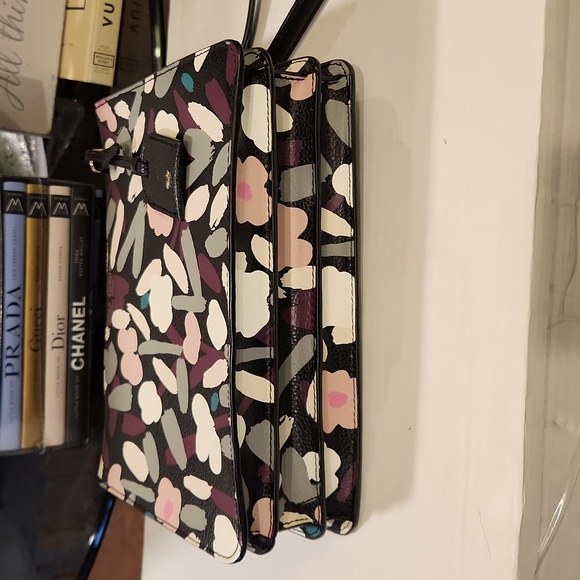 EUC Kate Spade New York Eva Triple Gusset Crossbody - Picture 7 of 16